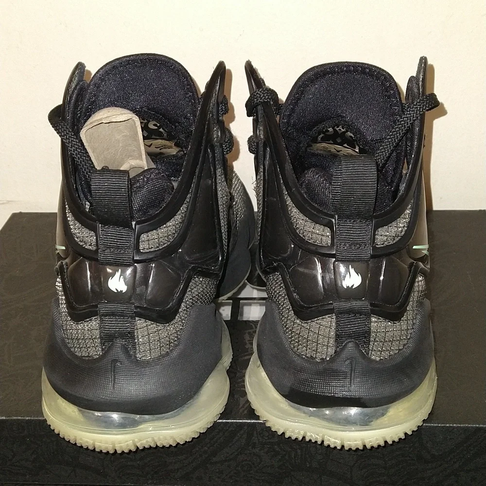 LeBron XIX Black Anthracite Sneakers (GS) 2021 - Picture 3 of 8